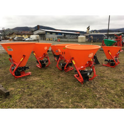 Dexwal - rozsiewacz 300L lejkowy jednotalerzowy na TUZ, Przekładnia bezobsługowa, szerokość robocza 4-14m