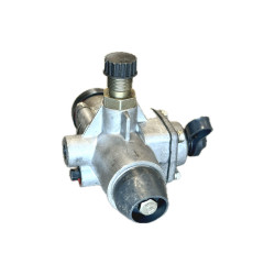 Regulator ciśnienia powietrza  / Układ pneumatyczny sprężarki MTZ / BELARUS 803512010